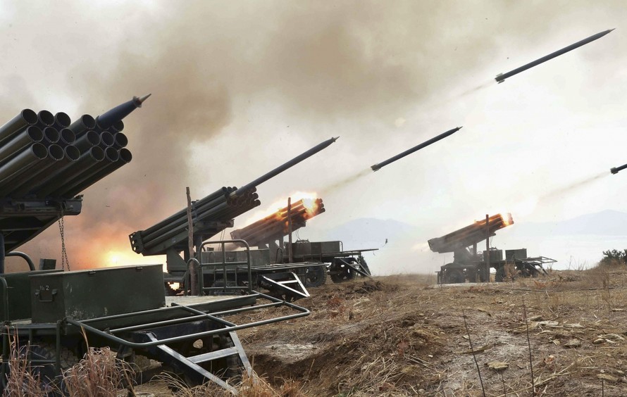 Triều Tiên tập trận pháo kích phủ Tổng thống Hàn Quốc