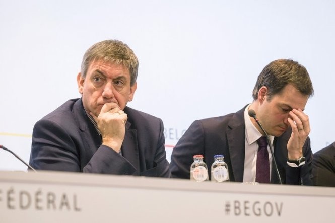Hai bộ trưởng Bỉ lần lượt xin từ chức sau vụ đánh bom Brussels