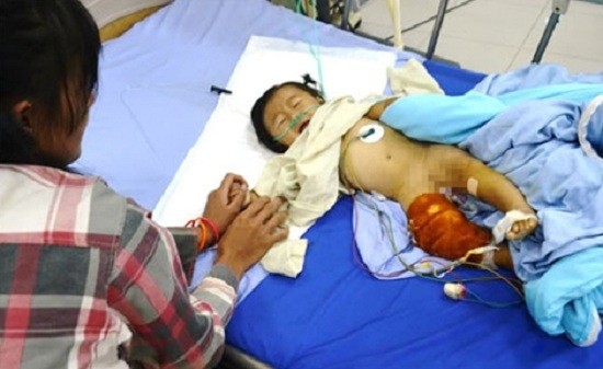 Lâm Đồng: Bé gái 9 tháng tuổi bị bắn 8 viên đạn vào người