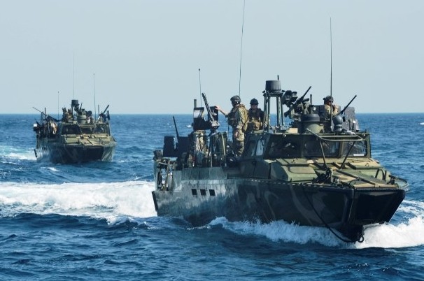 Vụ Iran bắt xuồng tuần tra: Hải quân Mỹ quá yếu kém và nghiệp dư?