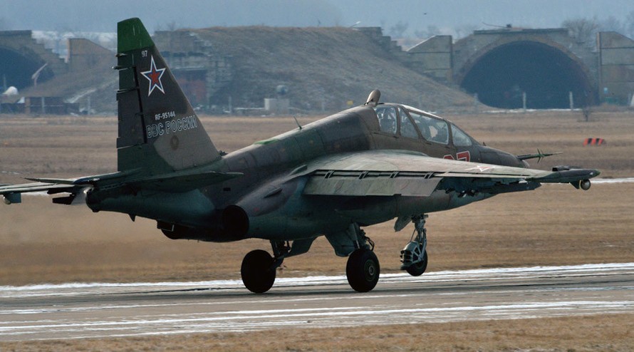 Cường kích Su-25 Nga rơi gần biên giới TQ do trục trặc động cơ