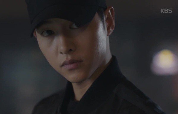 Hậu Duệ Mặt Trời T11: Song Joong Ki bỏ quân phục vì Song Hye Kyo