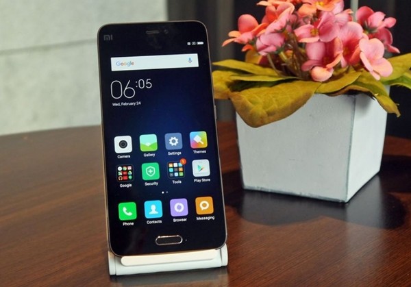 Hàng 'hot' Xiaomi Mi 5 về Việt Nam với giá từ 8,9 triệu đồng