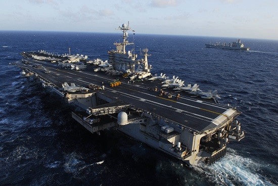Tàu hải quân Trung Quốc theo sát tàu sân bay Mỹ ở Biển Đông