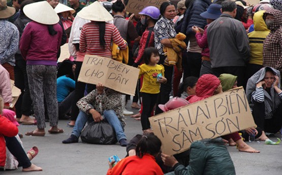 Khởi tố vụ ngư dân vây trụ sở UBND tỉnh yêu cầu trả biển Sầm Sơn