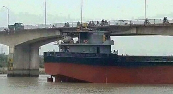 Bộ GTVT: Tiến hành giải cứu cầu An Thái bị tàu 3.000 tấn đâm