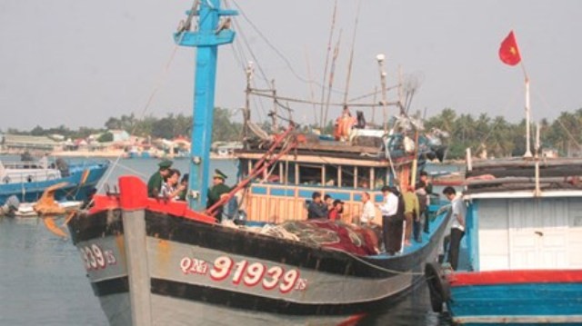 Ngư dân kể lại vụ tàu Trung Quốc cướp phá tàu cá Việt