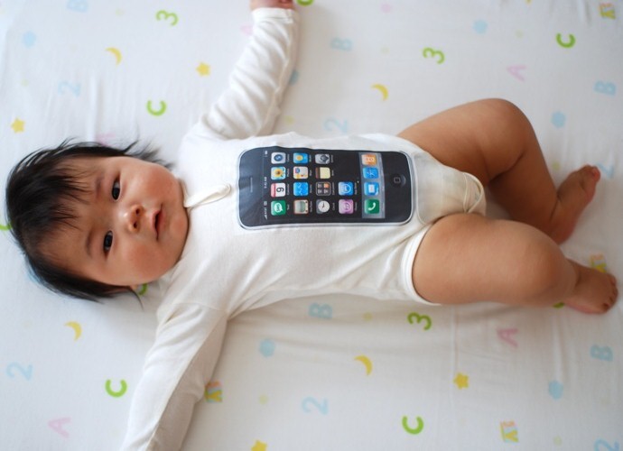 ‘Cuồng’ Apple, bố bán con gái 18 ngày tuổi để mua iPhone