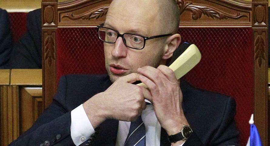 Thủ tướng Ukraine Arseniy Yatsenyuk đột ngột tuyên bố từ chức