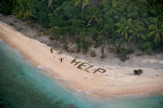Ba người được giải cứu khỏi đảo hoang nhờ xếp chữ bằng lá cọ
