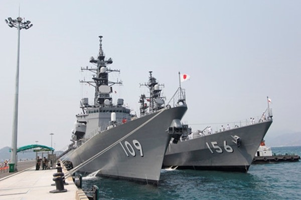 Hai tàu chiến Nhật Bản đến thăm cảng Cam Ranh