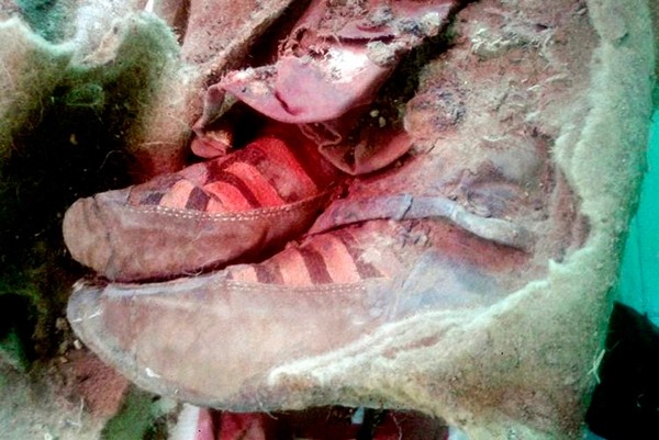 Phát hiện xác ướp 1500 tuổi mang giày Adidas