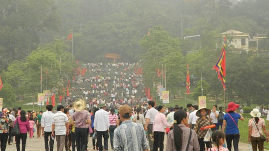 Ước tính có khoảng 1,5 triệu du khách dự chính hội Đền Hùng