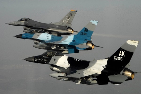 Vì sao Indonesia đưa 'Chim ưng chiến' F-16 ra Biển Đông?