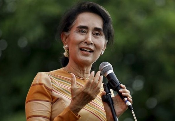 Quân đội phản ứng kịch liệt bà Suu Kyi làm Cố vấn quốc gia