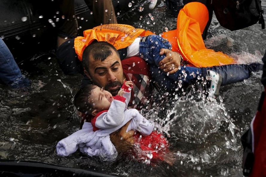 Chùm ảnh hành trình của người tị nạn đoạt giải Pulitzer 2016