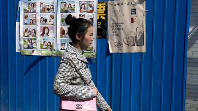 Trung Quốc lo nữ công chức trúng ‘mỹ nam kế’ từ gián điệp
