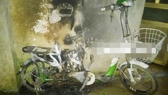 Nguy cơ cháy nổ từ xe đạp điện bán chạy số 1 Việt Nam khi sạc pin