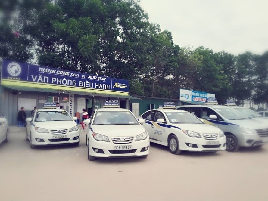 Lái xe taxi Thành Công bị tố lấy 8 triệu, Iphone 6S và chửi khách