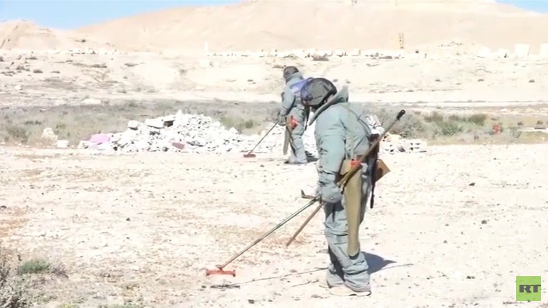 Video: Chuyên gia, robot Nga tháo gỡ 1.500 quả mìn ở Palmyra