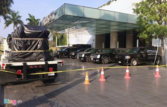 Cadillac One bảo vệ Tổng thống Obama có mặt tại Hà Nội