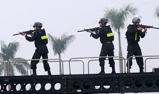 Hàng trăm cảnh sát đặc nhiệm Hà Nội bảo vệ đoàn Tổng thống Obama