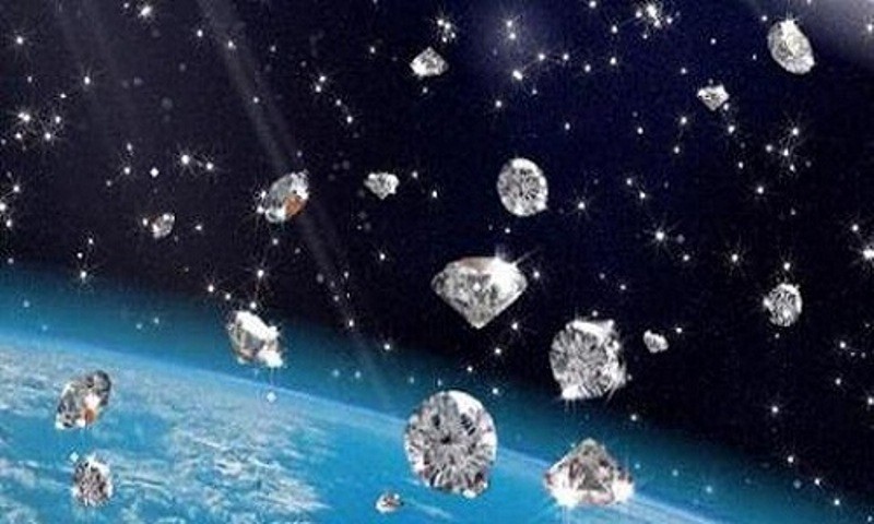 1.000 tấn kim cương trút xuống Thổ tinh và Mộc tinh mỗi năm