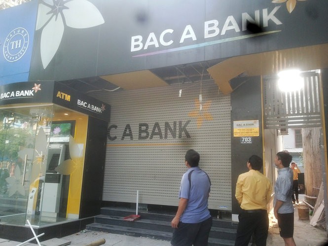 Bảo vệ ngân hàng Bắc Á bị cửa cuốn kẹp chết