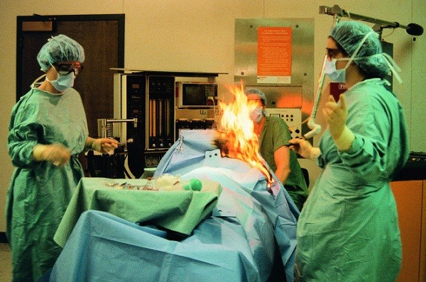 Bệnh nhân bất ngờ bốc cháy trong phòng phẫu thuật