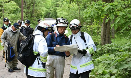 Nhật điều quân tìm bé trai bị bỏ trong rừng nhiều gấu