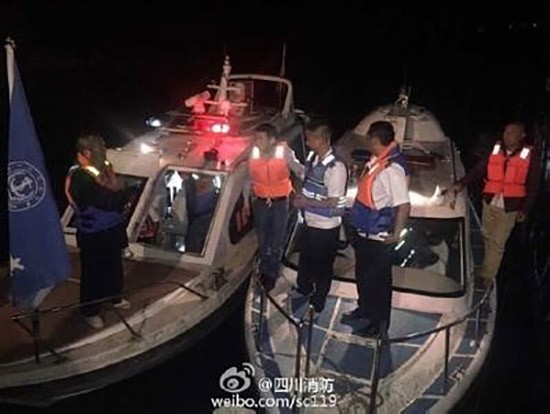 Chìm tàu du lịch ở Trung Quốc, 14 người mất tích