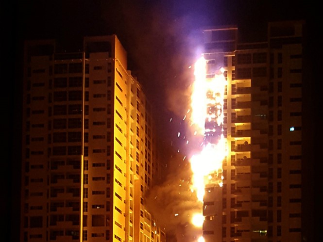 Video: Cháy dữ dội tại hai tòa nhà chọc trời ở UAE