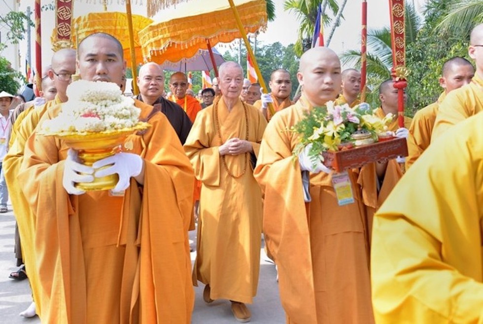 Cung nghinh Đức Pháp chủ và chư vị giáo phẩm Hội đồng Chứng minh GHPGVN quang lâm lễ đường Học viện Phật giáo Nam tông Khmer tại TP.Cần Thơ.