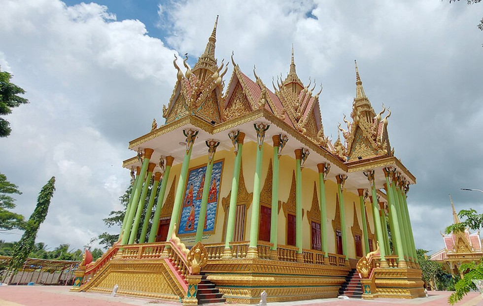 Chánh điện chùa Kom Ph’lưng.