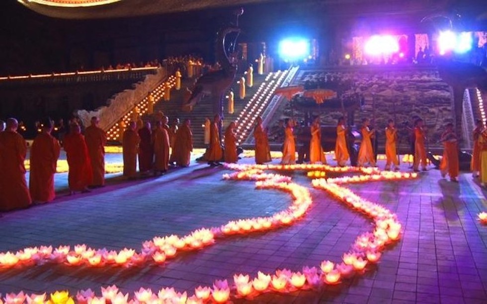 Đại lễ cầu nguyện quốc thái dân an, cầu siêu và thắp nến tri ân các Anh hùng liệt sỹ tại chùa Tam Chúc