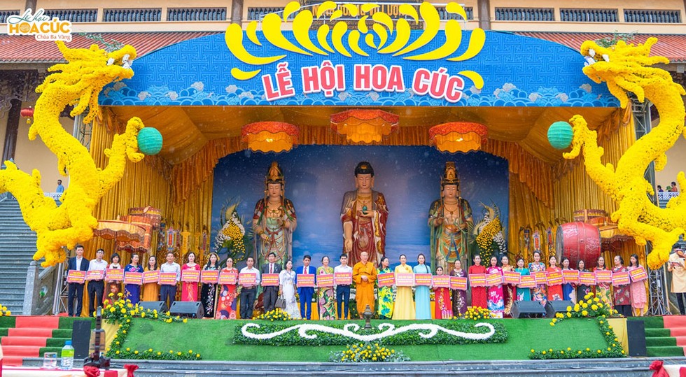 Lễ hội Hoa Cúc chùa Ba Vàng 2020 – Hướng về miền Trung thân yêu chính thức được khai mạc vào sáng ngày 25/10.