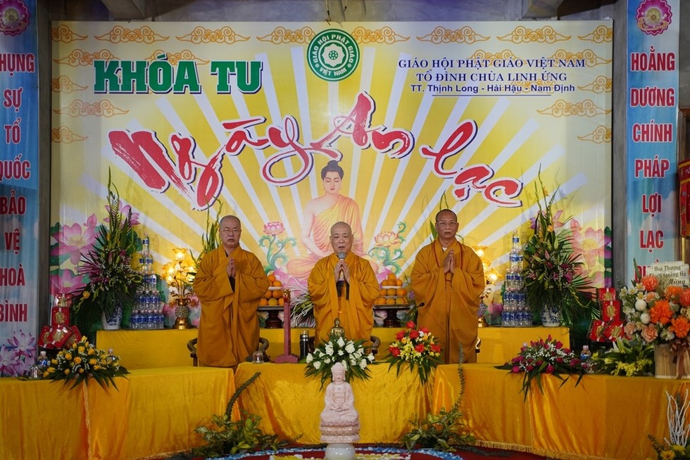 Nam Định: Hàng nghìn Phật tử tham dự khóa tu 'Một ngày an lạc' tại chùa Linh Ứng