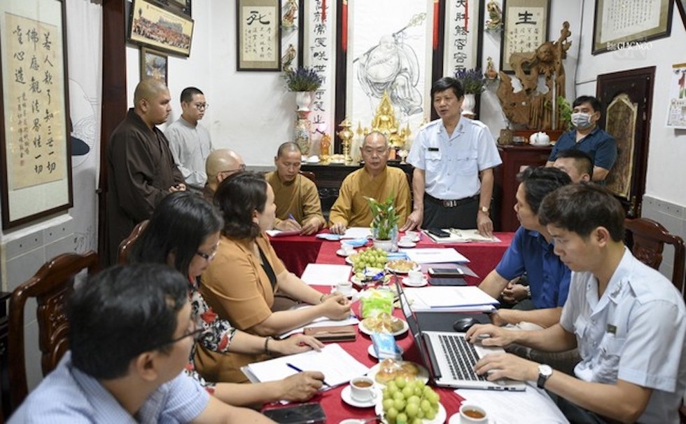 Đoàn thanh tra của Bộ VH-TT-Dl làm việc tại chùa Phước Hải (chùa Ngọc Hoàng, quận 1, TPHCM).