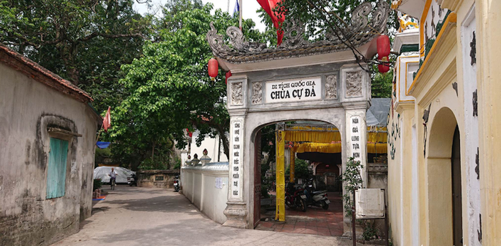 Chùa Cự Đà là ngôi chùa cổ nằm tại xã Cự Khê (huyện Thanh Oai, Hà Nội); được Nhà Nước xếp hạng Di tích quốc gia vào năm 2000.