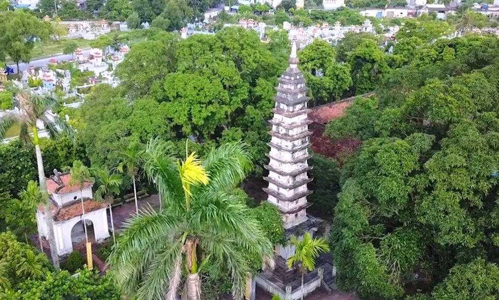 Tháp Phổ Minh nhìn từ trên cao xuống.