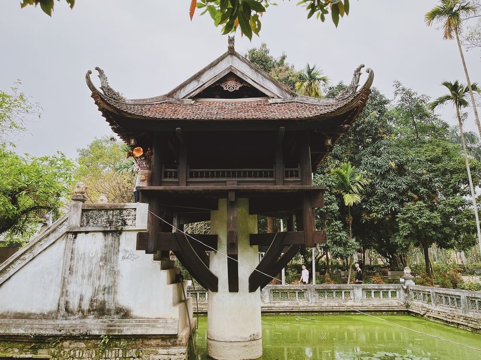 Chiêm ngưỡng ngôi cổ tự nổi tiếng ở Hà Nội, với kiến trúc được ví như 'sen nở trên nước'